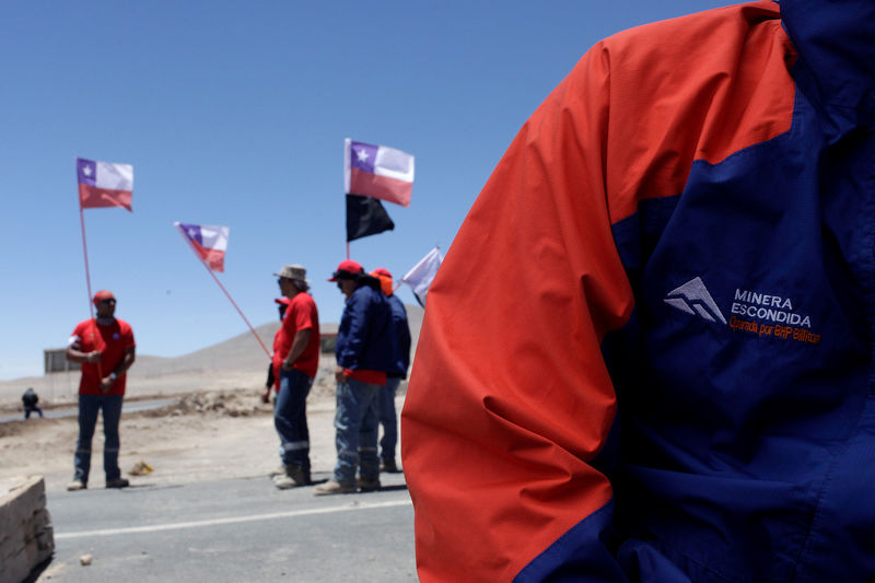 &copy; Reuters.  UPDATE 2-New offer suggests breakthrough in Chile's Escondida strike