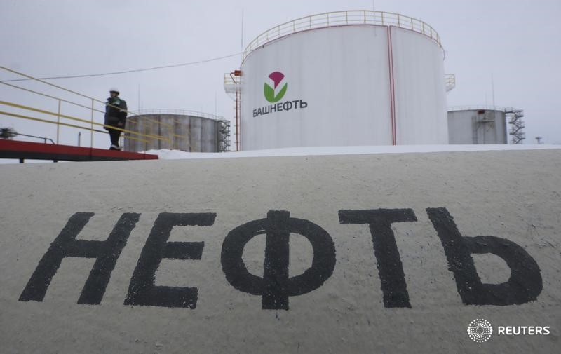 Oil ends with 1st weekly loss in 4; Russia fuel exports ban limits downside 