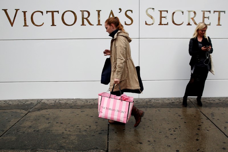 Victoria’s Secret sees third-quarter earnings at end of guidance;  stock climbing