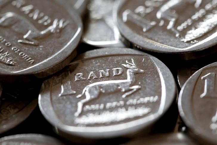 &copy; Reuters.  South African rand down more than 2% as fin-min faces axe