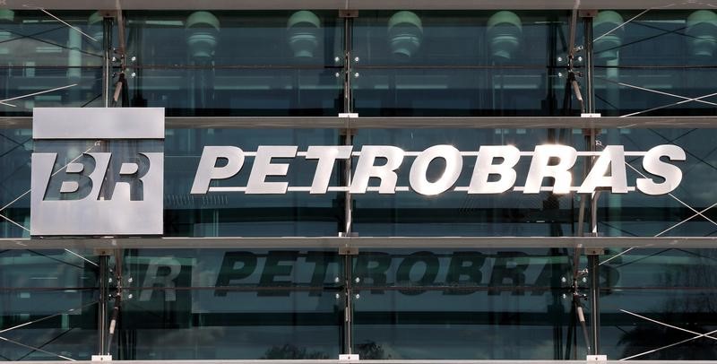 Ibovespa fecha em queda com tombo de Petrobras e realização de lucros