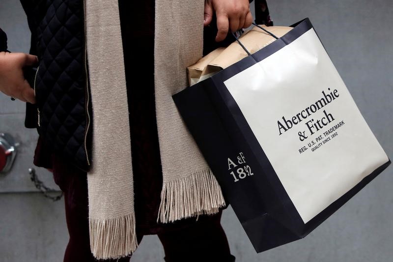 &copy; Reuters.  Abercrombie &amp; Fitch (ANF) Tumbles After Earnings Miss, Guidance Cut