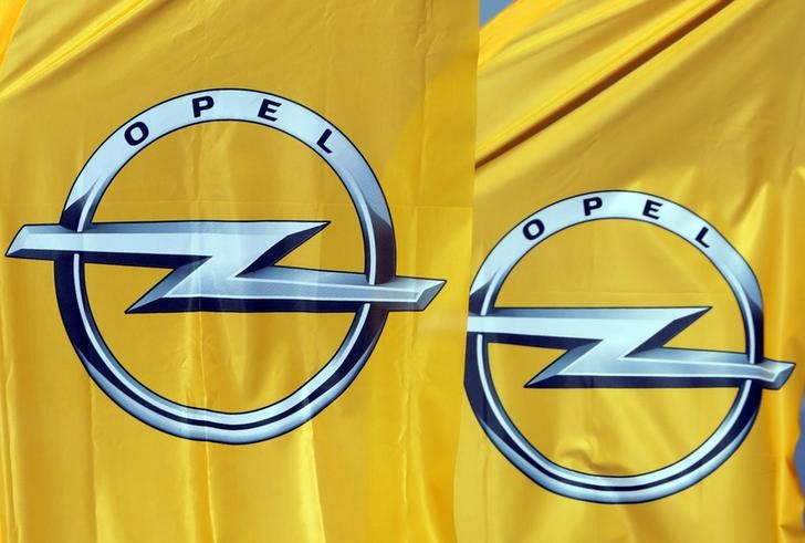 &copy; Reuters.  Власти ФРГ распорядились начать отзыв 96 тысяч дизельных автомобилей Opel во всем мире