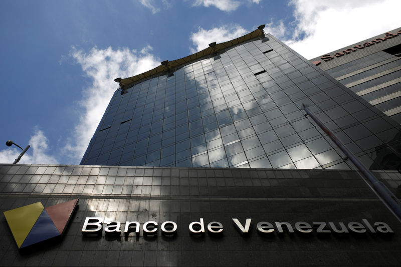 &copy; Reuters.  Hiperinflación diluye a banca venezolana y la deja sin fuerza para dar crédito