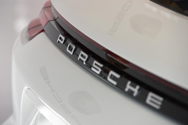 Porsche  szybszy od Tesli o prawie 2 sekundy na torze w Nürburgring
