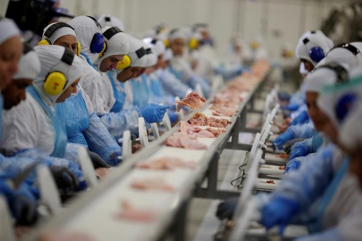 &copy; Reuters.  Setor vê 'jogada comercial' da China em notícia sobre frango com covid