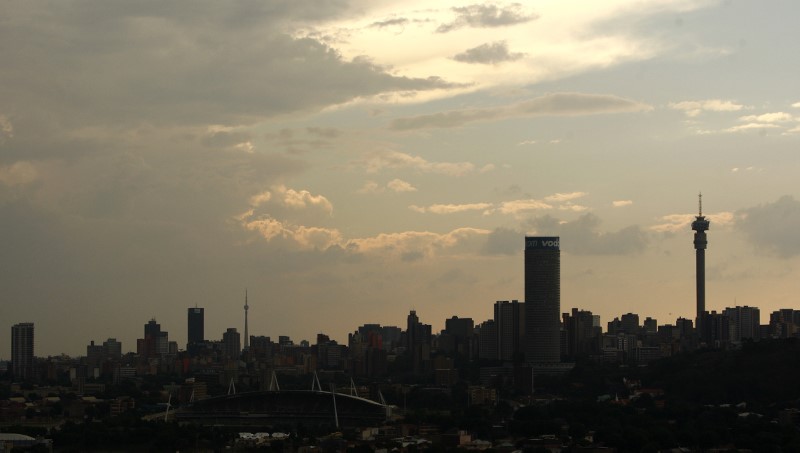 &copy; Reuters.  Weak economy cuts number of South African companies paying tax