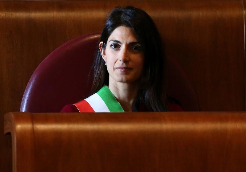 &copy; Reuters.  Stadio Roma, Raggi di nuovo in Procura come teste