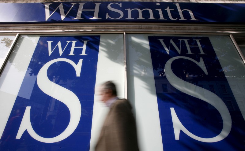 &copy; Reuters.  SSP and WH Smith avoid station price probe despite 10% &amp;#039;rip-off&amp;#039;