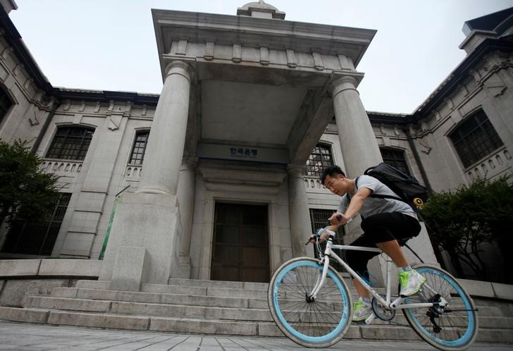 &copy; Reuters.  Bank of Korea seen staying on hold amid soaring won, weak inflation