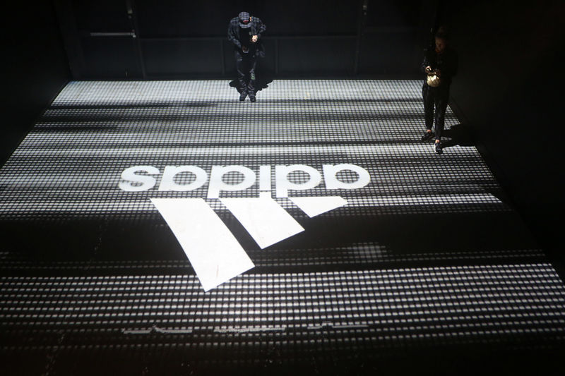 ANALYSE-FLASH: Goldman hebt Ziel für Adidas auf 210 Euro - 'Neutral'