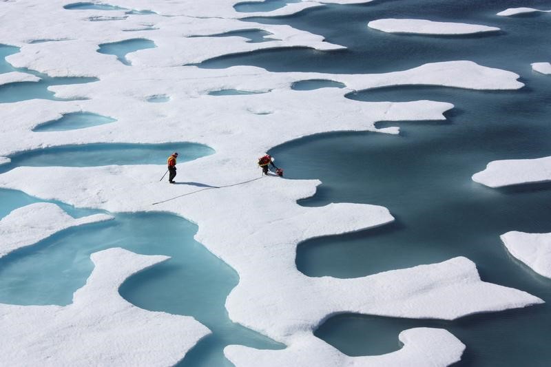 &copy; Reuters.  Arctic sea ice may be declining faster than expected -study