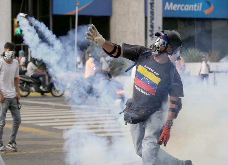 &copy; Reuters.  Cidade industrial venezuelana tem saques e protestos