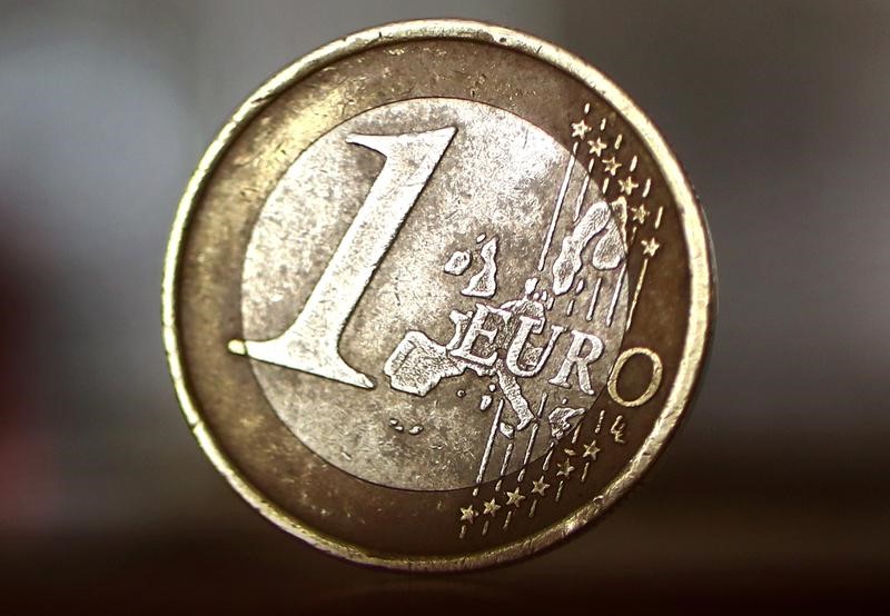 El euro sube a 1,1209 dólares en Fráncfort