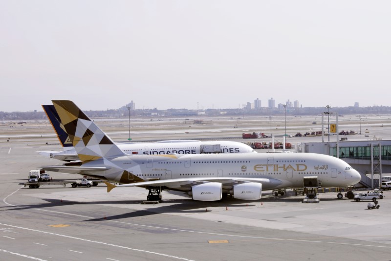 &copy; Reuters.  UPDATE 1-Etihad Airways reports first loss since 2010 