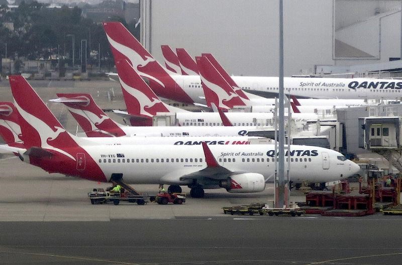 &copy; Reuters.  Australia's Qantas Airways expects near 11 pct rise in annual profit