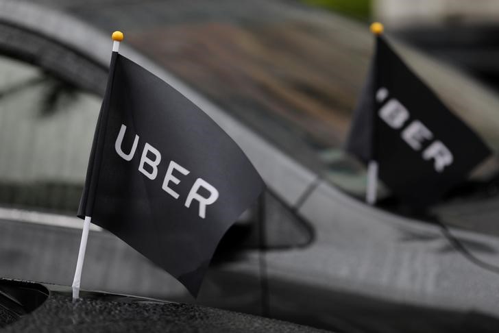 Uber chute ; Deere et Novavax progressent