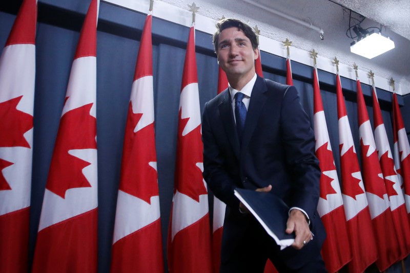 &copy; Reuters.  Canada's Trudeau warns against entering country 'irregularly'