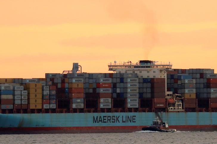 &copy; Reuters.  EY teams up with Maersk, Microsoft on blockchain-based marine insurance