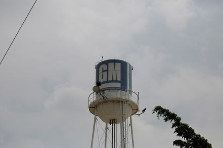 General Motors exec sells over $219k in company stock