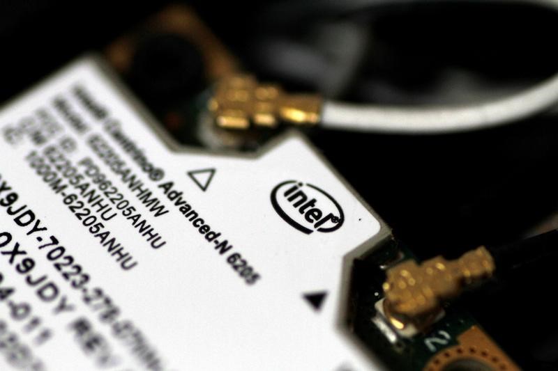 Intel Shares Surge 7% Despite 2022 Guidance Cut