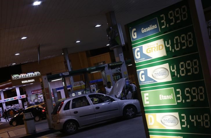 &copy; Reuters.  Petrobras tem leve alta após anunciar hedge para gasolina; decisão divide analistas