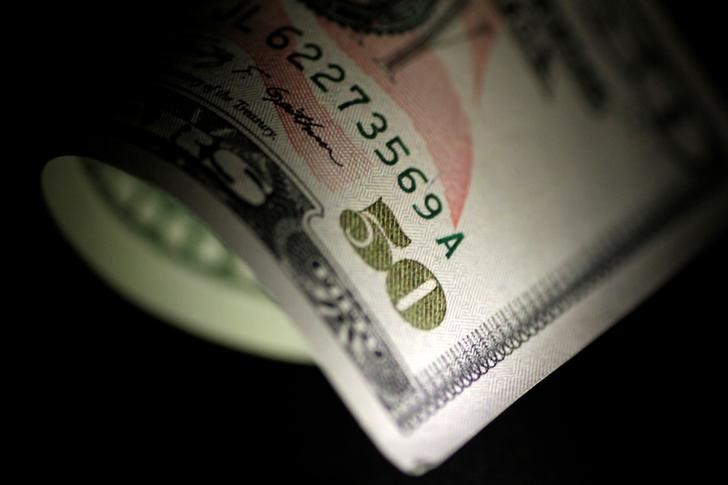 Dollar hands back gains ahead of release of Federal Reserve minutes