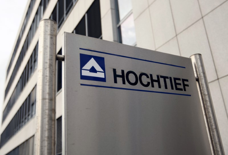 &copy; Reuters.  Hochtief & Co besiegeln Kauf des Mautautobahnen-Konzerns Abertis