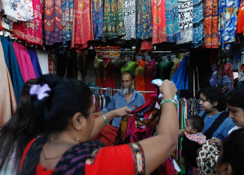 &copy; Reuters.  भारत की अर्थव्यवस्था को ऊपर उठाने के लिए मुंबई की पूरी रात खरीदारी पर दावा