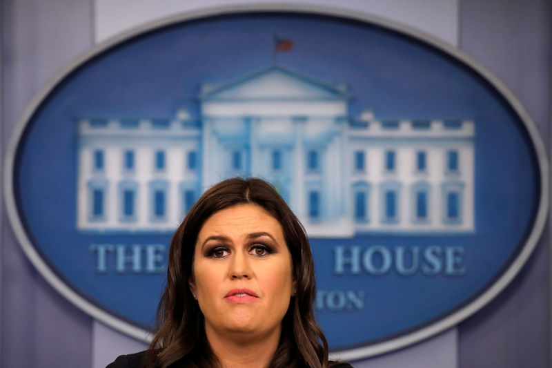 &copy; Reuters.  REFILE-White House press secretary says asked to leave restaurant for working for Trump