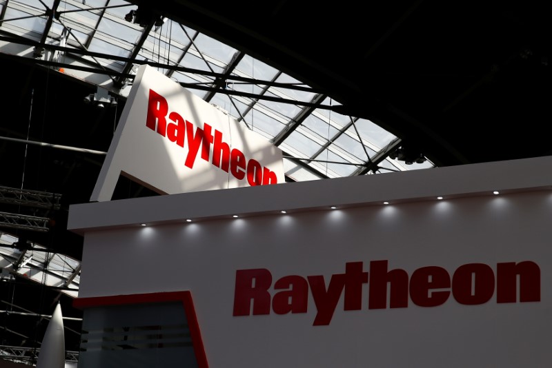 &copy; Reuters.  Raytheon (RTX) drops after slashing free cash flow forecast for the year