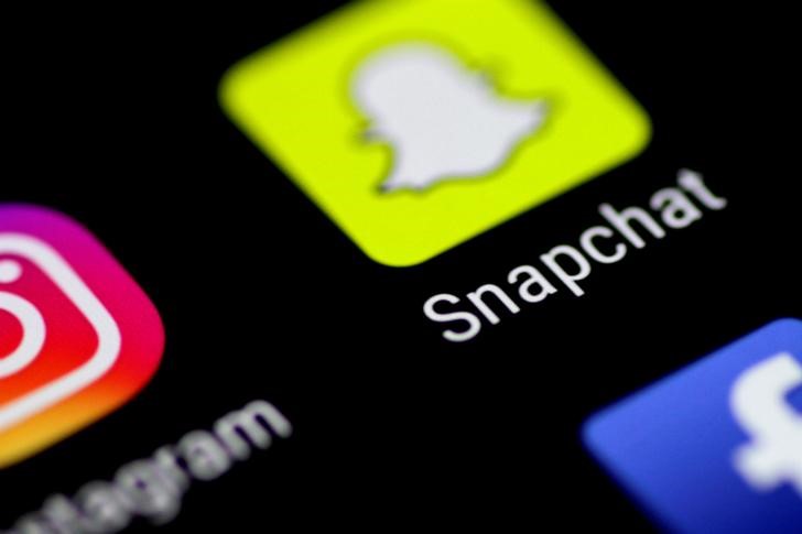 Midday Movers: Snap, Twitter, Verizon and More