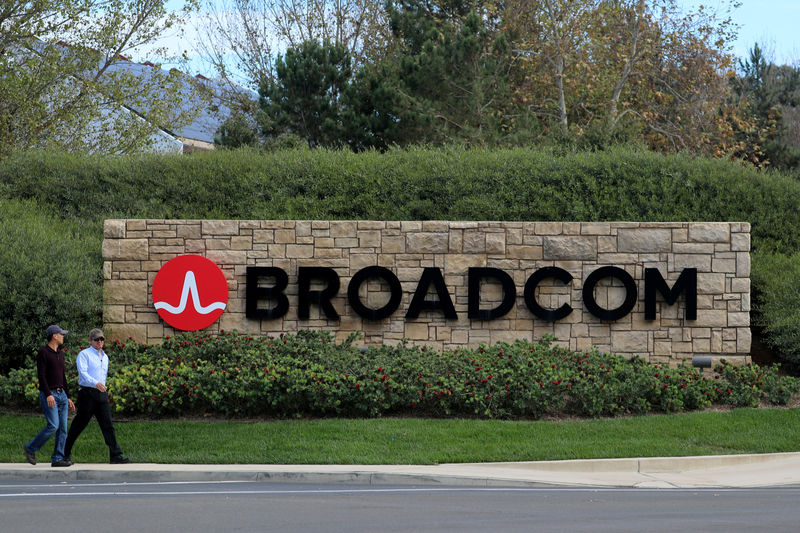 &copy; Reuters.  Broadcom retira oferta para comprar Qualcomm pero mantendrá traslado a EEUU