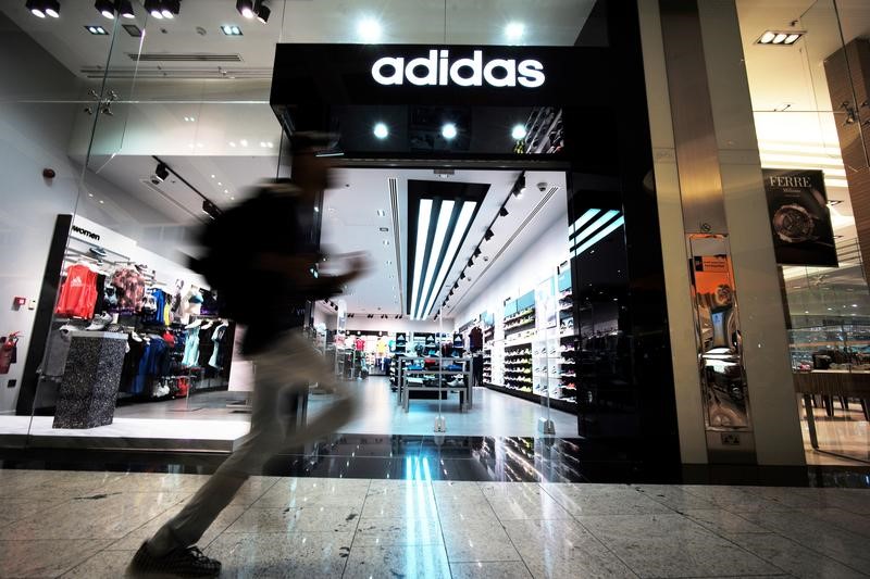&copy; Reuters.  AKTIE IM FOKUS: Adidas nach optimistischer Management-Aussage an Dax-Spitze