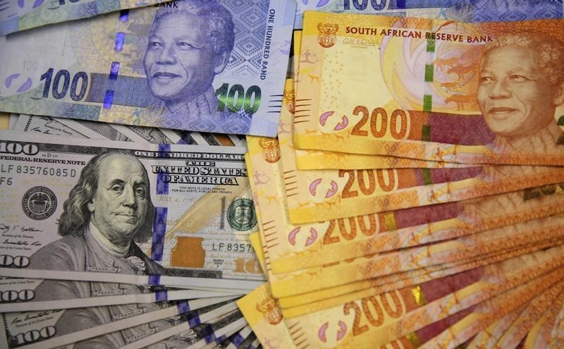 &copy; Reuters.  South African Rand Rocked by Political Uncertainty