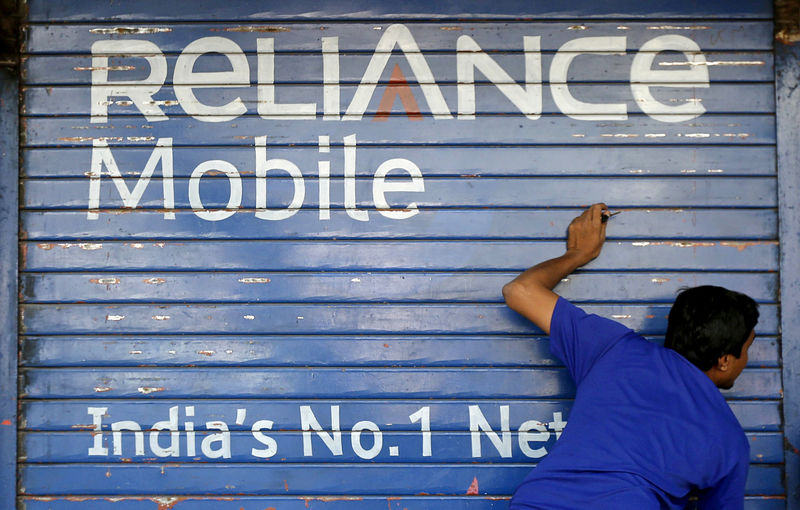 &copy; Reuters.  India's RCom sells $285 mln worth assets to Reliance Jio
