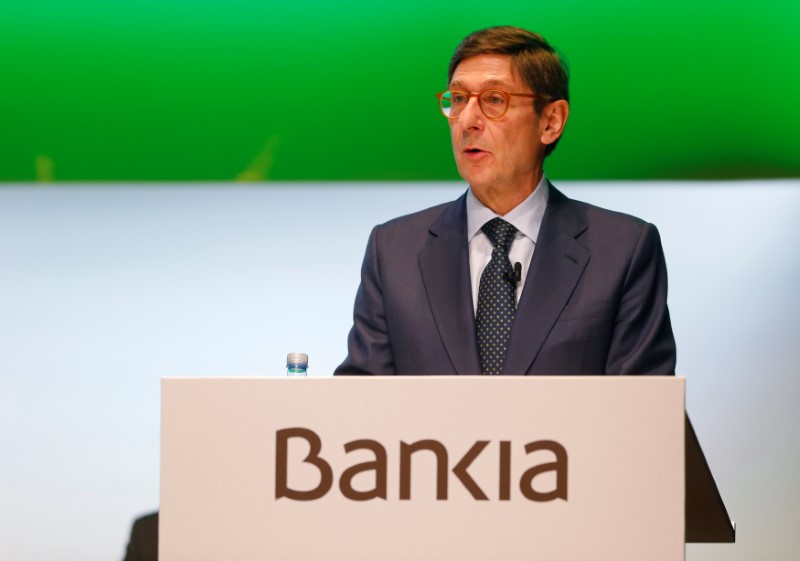 &copy; Reuters.  Caixabank y Bankia rebajan el pesimismo de la posible bajada de tipos