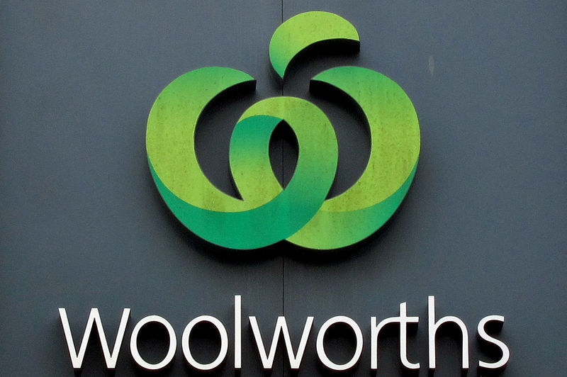 &copy; Reuters.  UPDATE 2-Australia's Woolworths Q3 sales race past Coles