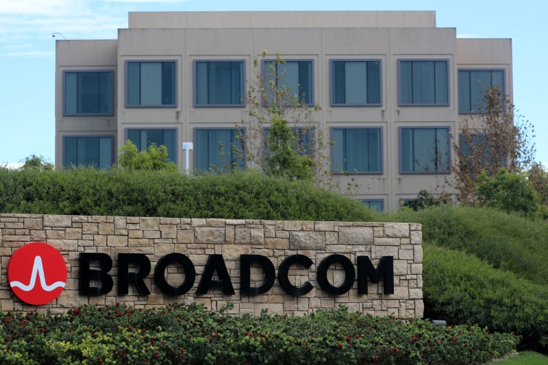 &copy; Reuters.  'WSJ': Broadcom sichert sich 100 Milliarden US-Dollar für Qualcomm-Gebot