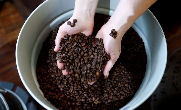커피 가격 인상 초읽기…10년만에 최고 경신한 커피 원두