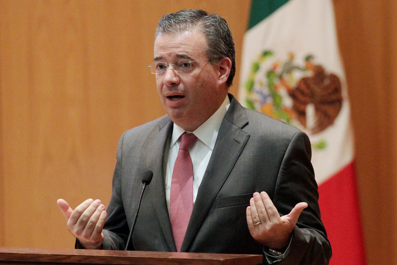 &copy; Reuters.  Presidente do BC do México diz que problemas de abastecimento de combustível podem afetar economia
