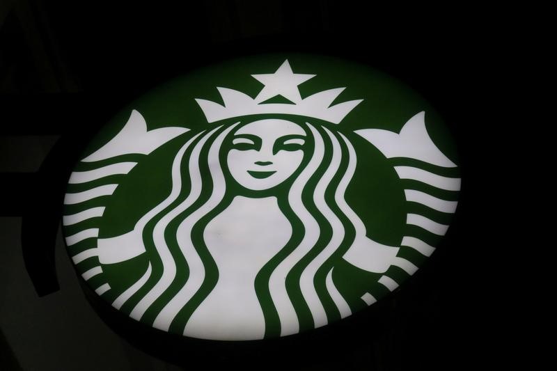 Starbucks Pops on Earnings Beat, Analyst Sees Shares Moving Up on Near-term Catalysts