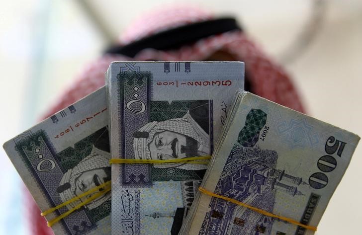 &copy; Reuters.  محافظ المركزي السعودي يقول وضع العملة "مطمئن جدا"