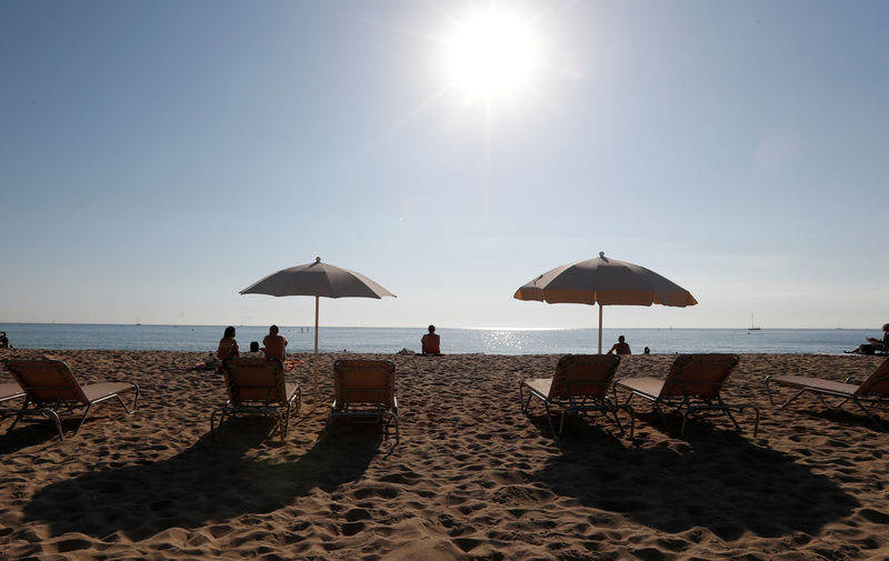 &copy; Reuters.  VIRUS-TICKER-Über hundert Deutsche in abgeriegeltem Hotel auf Teneriffa