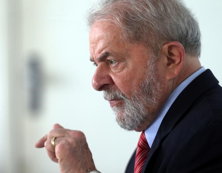 &copy; Reuters.  Pesquisa CNT/MDA: Lula lidera com 37,3%; Bolsonaro tem 18,8%
