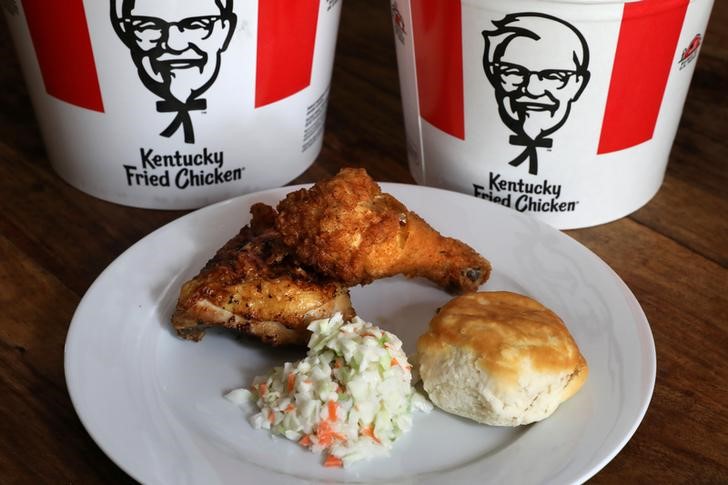 © Reuters. A Kentucky Fried Chicken (KFC) bucket of fried chicken is seen in this picture illustration