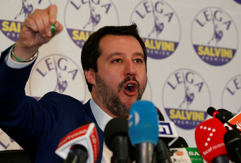 © Reuters. Salvini a Berlusconi: se vuol governare col Pd, non rispetta italiani e lo fa senza Lega