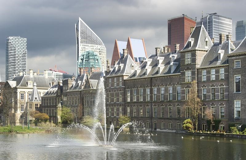 &copy; Reuters.  Den Haag wil in 2020 over op razendsnel 5G