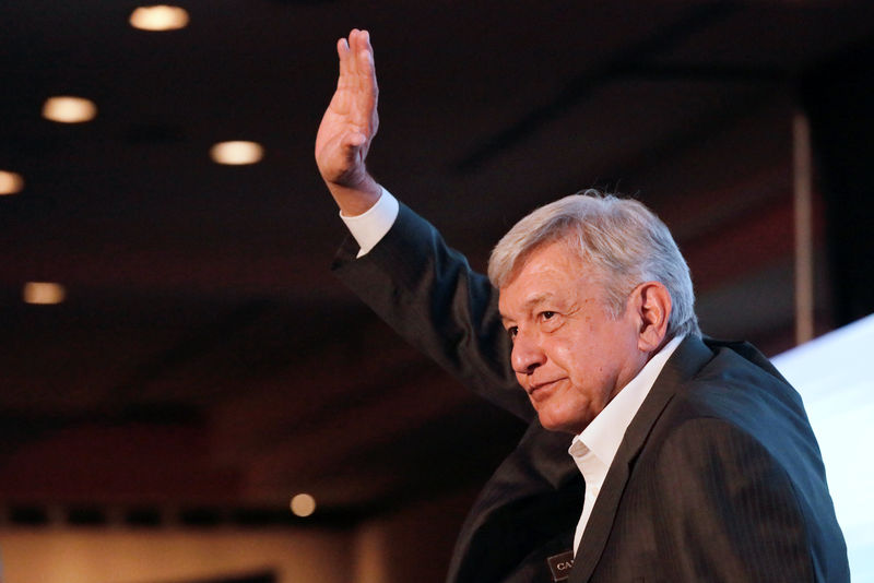 &copy; Reuters.  López Obrador dice analizará legalización de drogas en estrategia para pacificar México