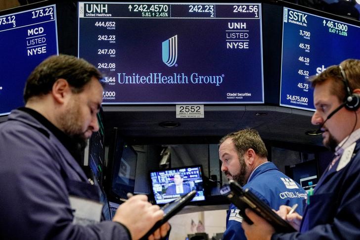 UnitedHealth Sinks 7% on Sanders Win; Biggest Drag on Dow